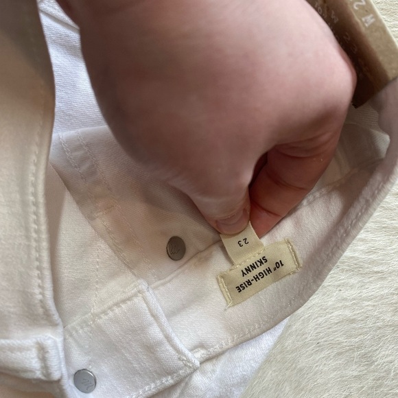 Madewell 10" High-Rise Skinny Jeans in Pure White - Picture 6 of 9